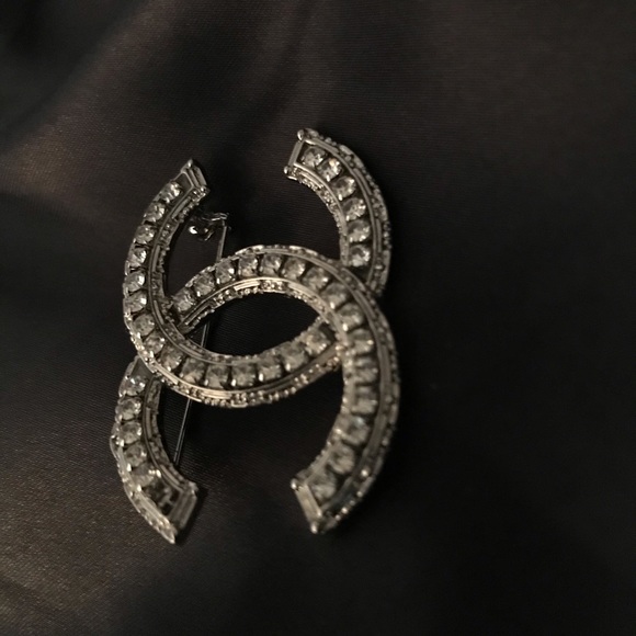 AUTHENTIC CLASSIC CHANEL BROOCH EXCLUSIVE - Picture 8 of 9